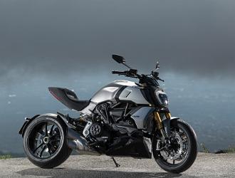 01 DUCATI DIAVEL S ACTION UC68910 High